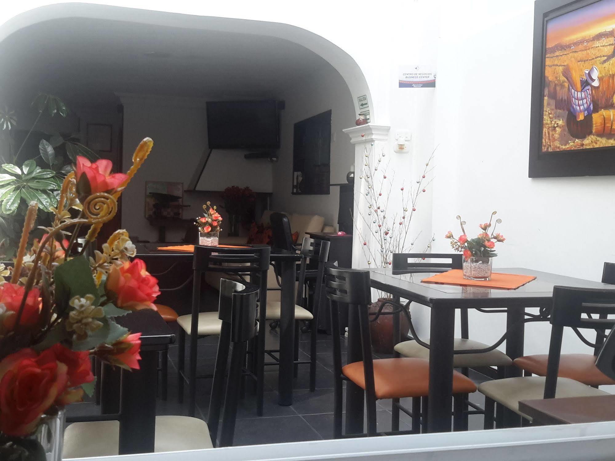 Hotel Central House A 5 Min De La Embajada Americana Bogota Bagian luar foto