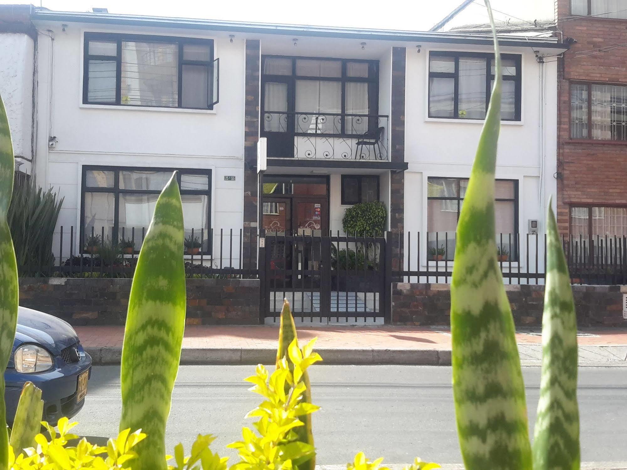 Hotel Central House A 5 Min De La Embajada Americana Bogota Bagian luar foto