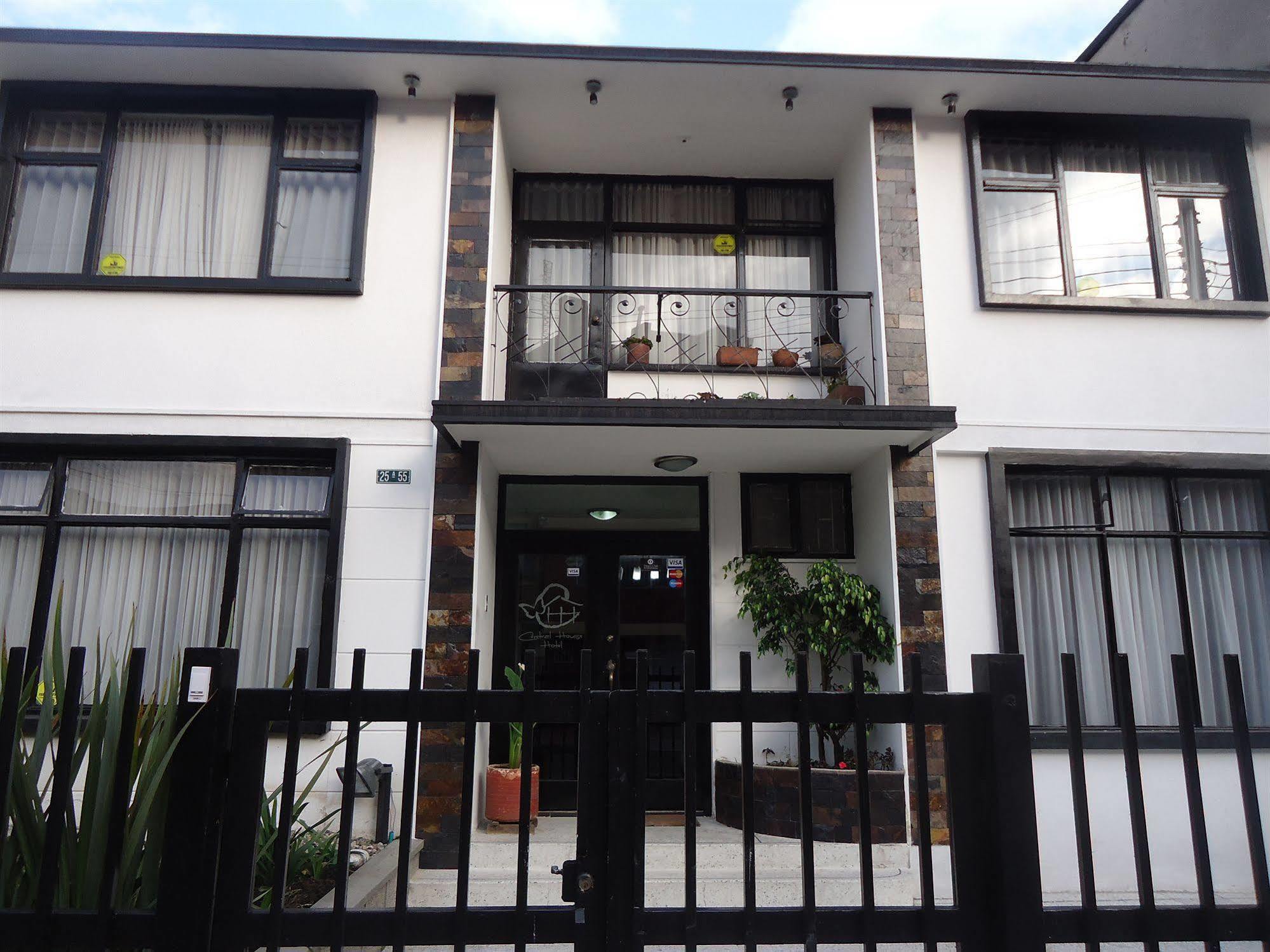Hotel Central House A 5 Min De La Embajada Americana Bogota Bagian luar foto